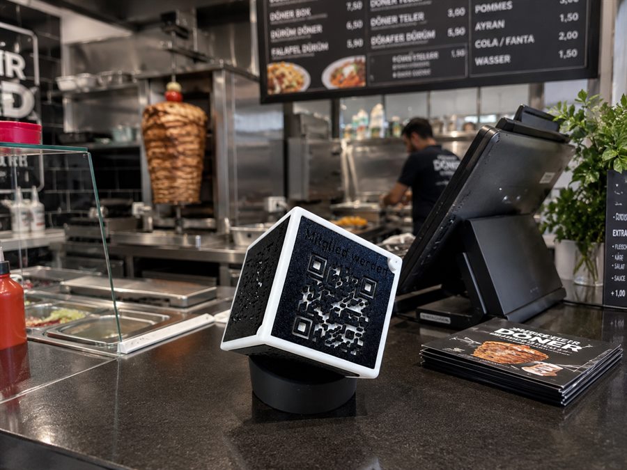 DRubiX-Cube auf einem Tresen in der Gastronomie